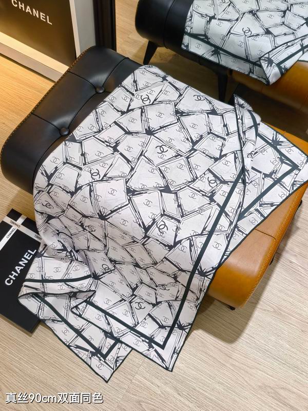 Chanel silk scarf 90X90cm E032907
